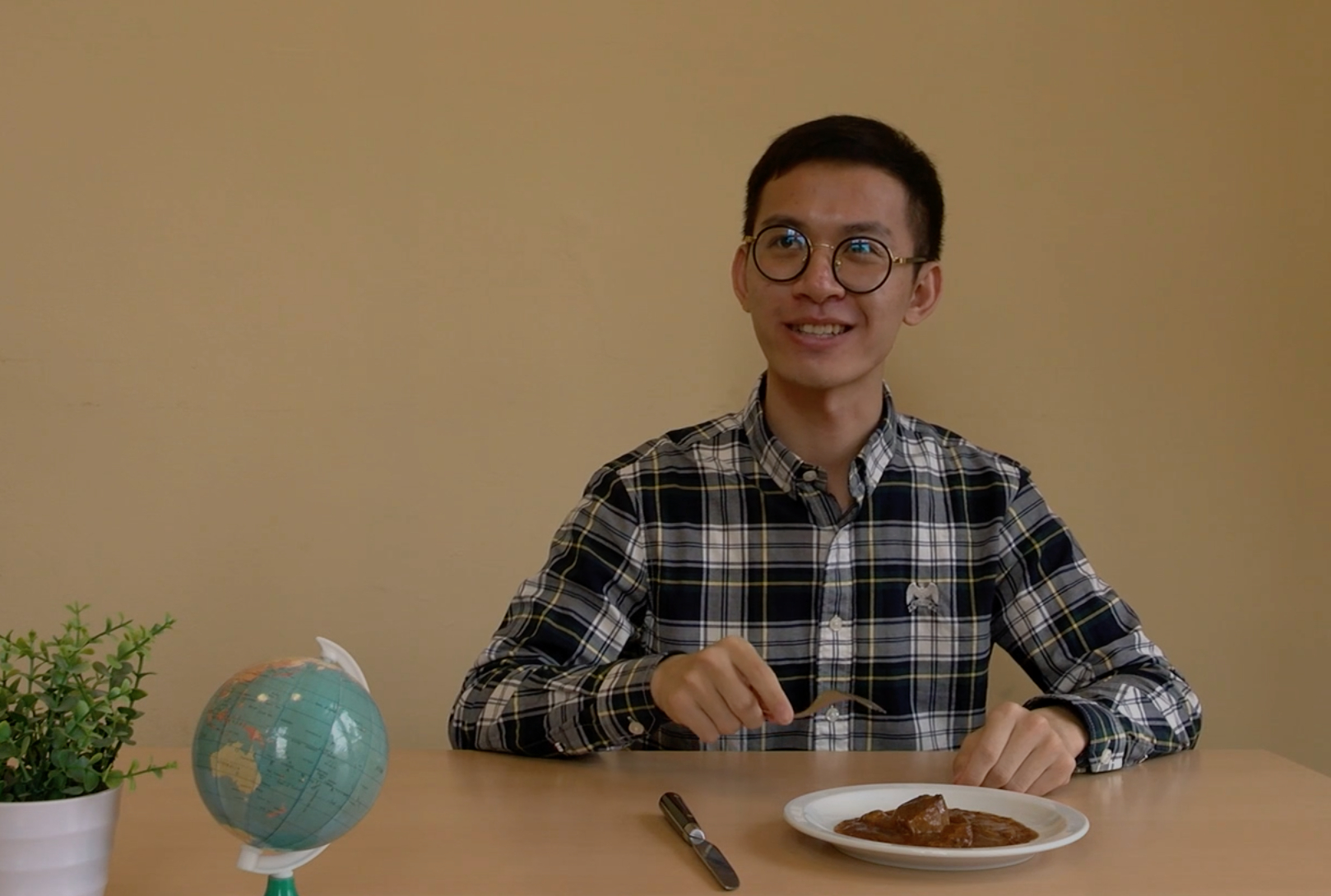 International students try Belgium food