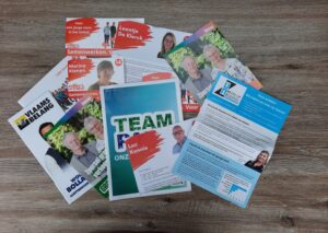 Bij de lokale verkiezingen verschijnen er constant brochures in de brievenbus.